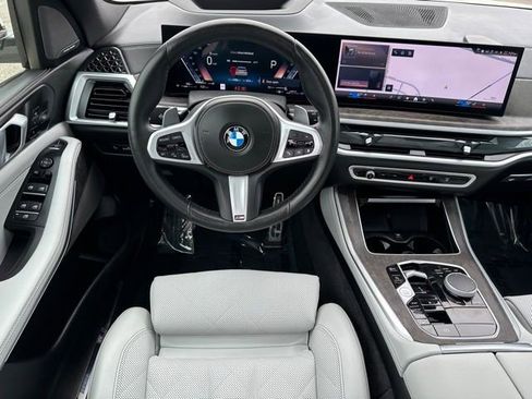 Used 2025 BMW X5 xDrive40i w/ M Sport Package AWD/4WD image 18