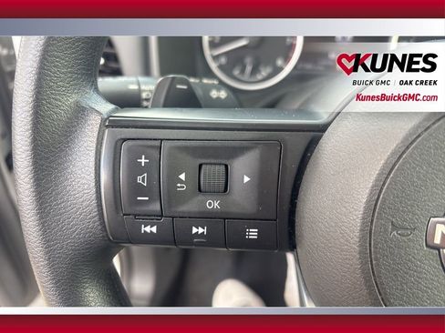 Used 2024 Nissan Rogue SV image 17