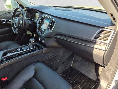Used 2020 Volvo XC90 T6 Momentum AWD/4WD image 22