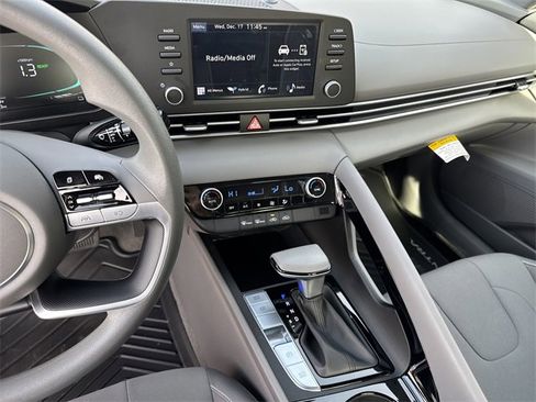 Certified 2025 Hyundai Elantra Blue image 27