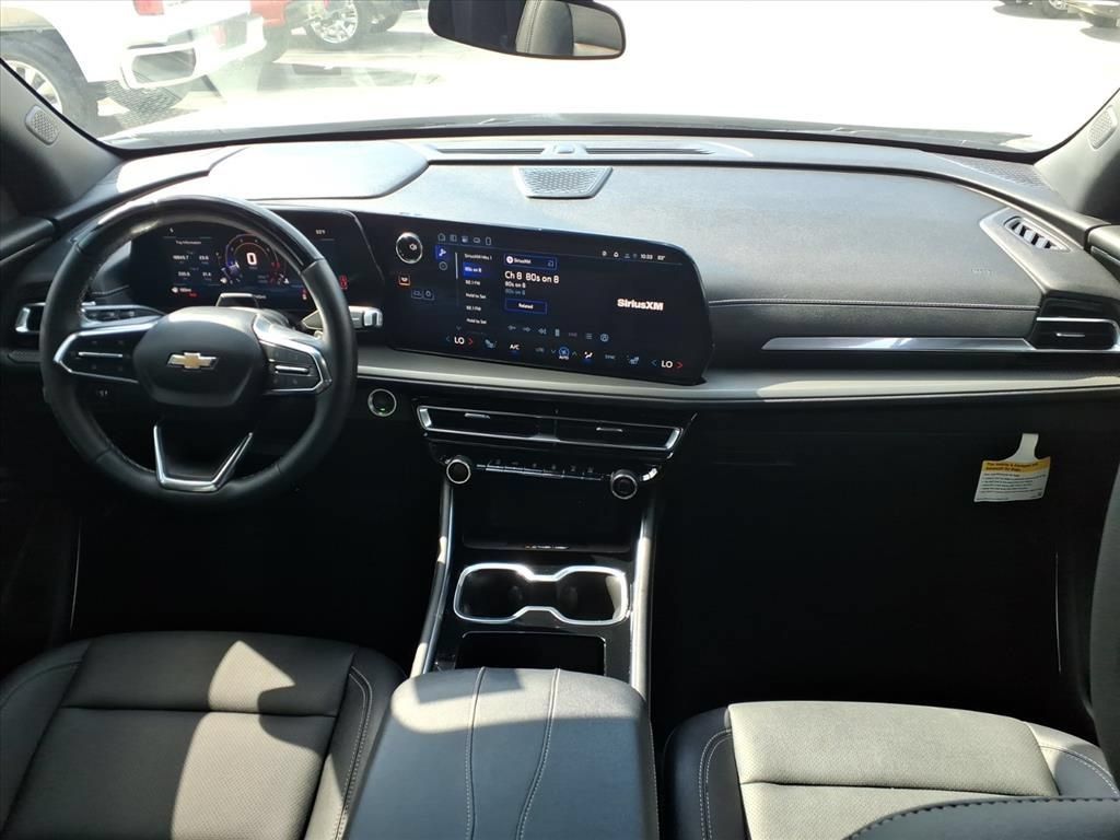 Used 2025 Chevrolet Traverse LT w/ Enhanced Driving Package FWD image 14