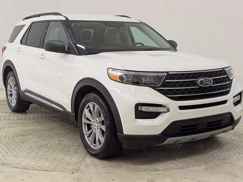 Certified 2022 Ford Explorer XLT w/ Equipment Group 202A image 7