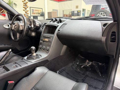 Used 2004 Nissan 350Z Touring RWD image 14
