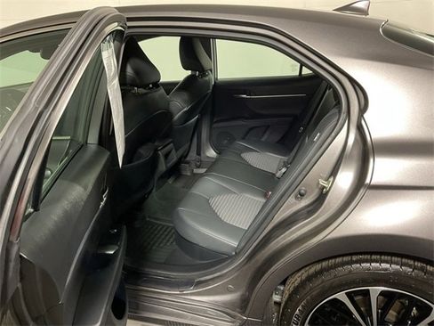 Used 2020 Toyota Camry SE image 31