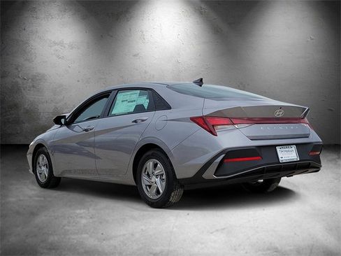 New 2026 Hyundai Elantra SE image 4
