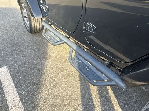 Used 2018 Jeep Wrangler Unlimited Sahara w/ Connectivity Group image 31