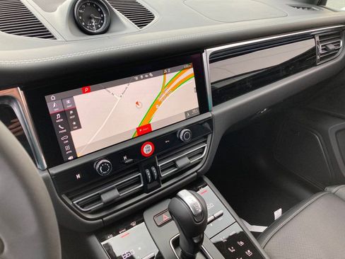 Used 2025 Porsche Macan image 17