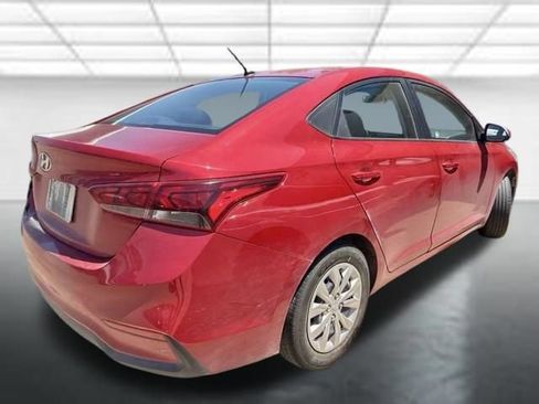 Used 2021 Hyundai Accent SE FWD image 2