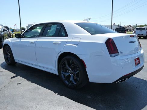 Used 2023 Chrysler 300 Touring L w/ Popular Equipment Group RWD image 7