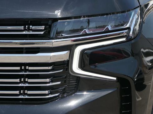 Used 2023 Chevrolet Suburban LT w/ Luxury Package RWD image 7