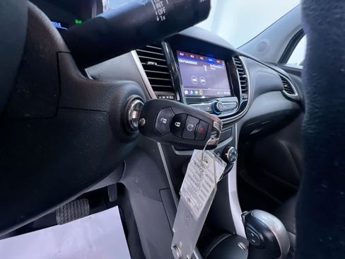 Used 2021 Chevrolet Trax LT FWD image 17