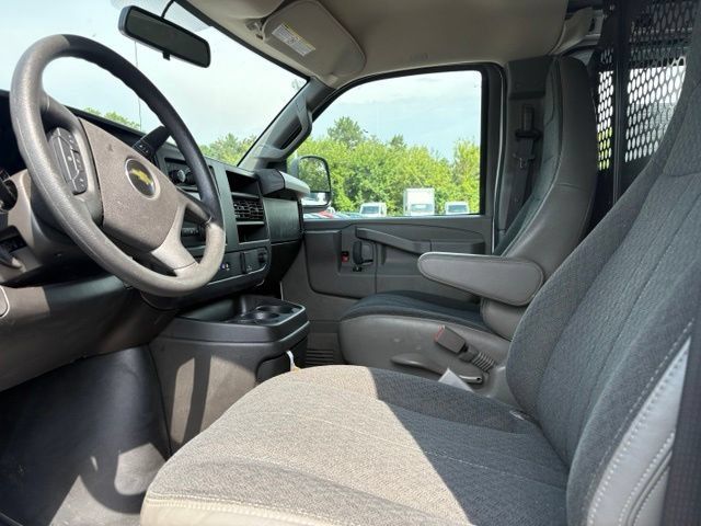 Used 2025 Chevrolet Express 2500 w/ Driver Convenience Package RWD image 28