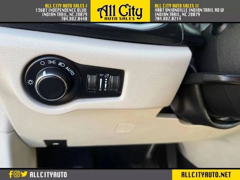 Used 2020 Chrysler Voyager Lxi FWD image 22
