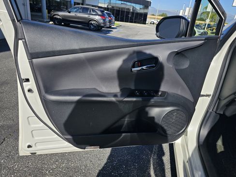 Used 2018 Toyota Prius One image 11