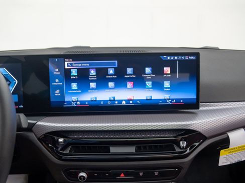 New 2025 BMW 330i xDrive Sedan w/ Convenience Package AWD/4WD image 22