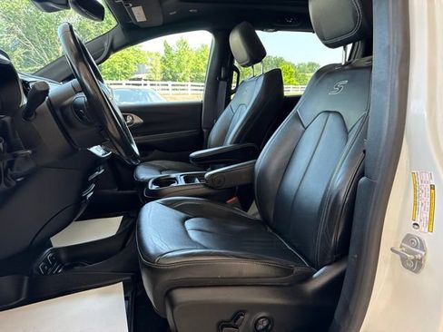 Used 2020 Chrysler Pacifica Touring-L w/ Advanced Safetytec Group AWD/4WD image 12