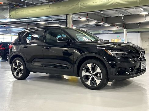 Certified 2023 Volvo XC40 B5 Plus w/ Climate Package AWD/4WD image 1