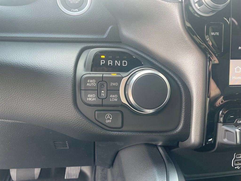New 2026 RAM 1500 Big Horn AWD/4WD image 17