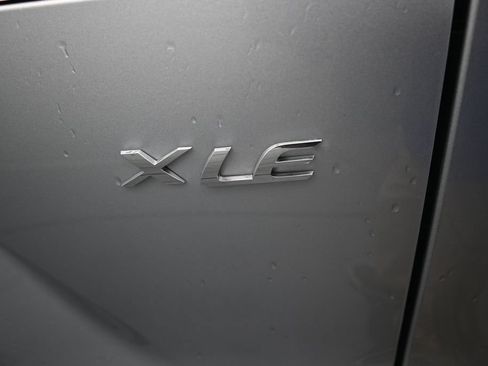 Used 2025 Toyota Corolla Cross XLE FWD image 36