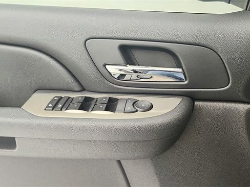 Used 2009 Chevrolet Suburban LS image 21