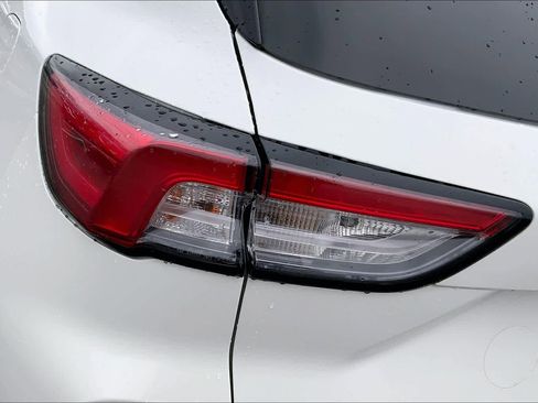 Certified 2022 Ford Escape SEL image 28