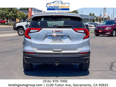 Used 2022 GMC Terrain SLE FWD image 3