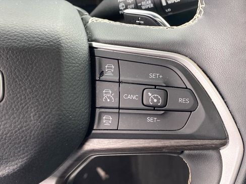 Used 2024 Jeep Grand Cherokee L Limited w/ Luxury Tech Group II image 17