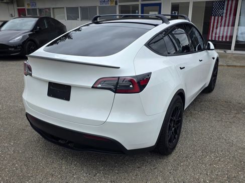 Used 2023 Tesla Model Y Performance AWD/4WD image 5