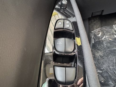 Used 2021 Nissan Leaf SV w/ SV Technology Package image 28