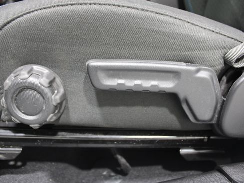 Used 2025 Jeep Wrangler Unlimited Rubicon 4xe w/ Convenience Group AWD/4WD image 4