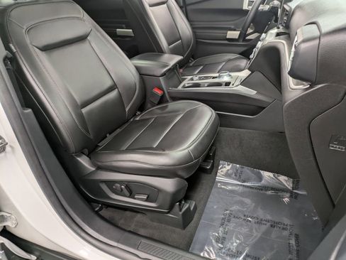 Used 2022 Ford Explorer XLT w/ Equipment Group 202A image 28