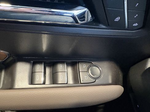 Used 2025 GMC Canyon Denali image 10