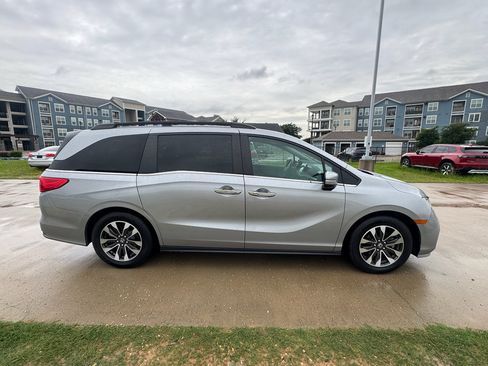 Certified 2024 Honda Odyssey EX-L image 9