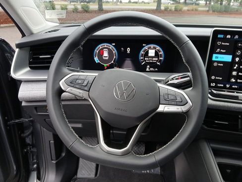 Used 2025 Volkswagen Tiguan S w/ 18" Wheel Package image 16