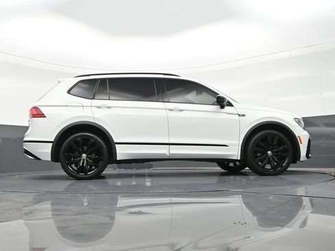 Used 2020 Volkswagen Tiguan SE R-Line image 32