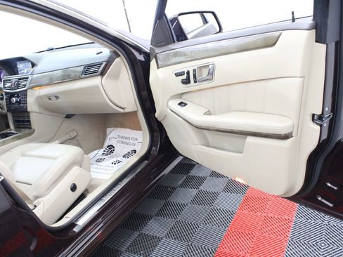 Used 2010 Mercedes-Benz E 350 4MATIC Sedan image 24