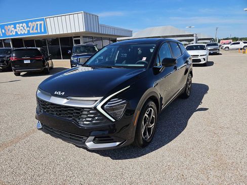 Used 2025 Kia Sportage LX FWD image 4