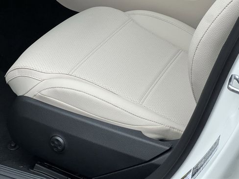 New 2026 Mercedes-Benz C 300 4MATIC Sedan image 19