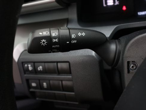Used 2024 Toyota Tacoma SR5 AWD/4WD image 25
