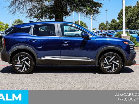 Used 2025 Nissan Kicks SV FWD image 10