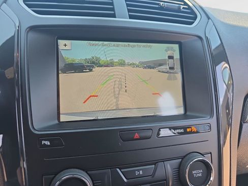 Used 2019 Ford Explorer XLT w/ XLT Sport Appearance Package AWD/4WD image 30