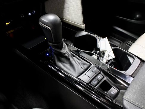 Used 2025 Toyota Camry XLE AWD/4WD image 34
