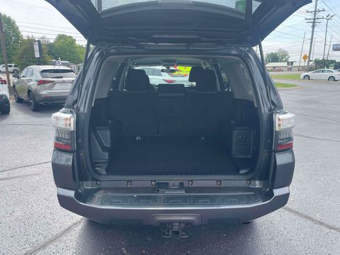 Used 2015 Toyota 4Runner SR5 w/ Four Season Floor Mat Package AWD/4WD image 7