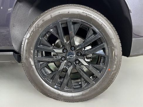 New 2025 Chevrolet Suburban Premier image 34