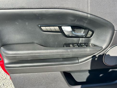 Used 2019 Land Rover Range Rover Evoque SE AWD/4WD image 8