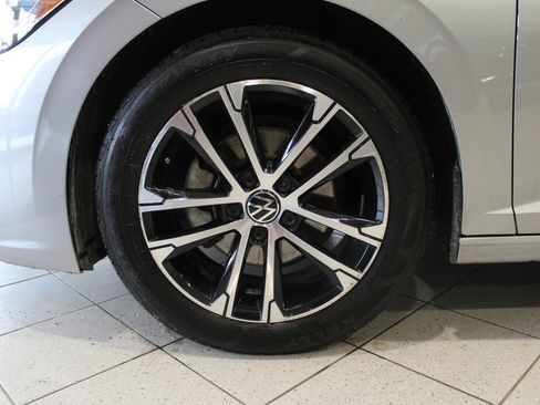 Used 2023 Volkswagen Jetta Sport image 9