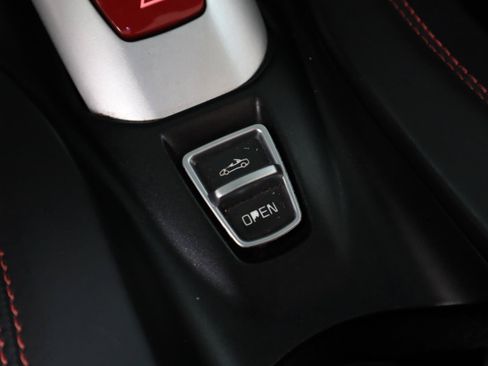 Used 2016 Ferrari California T RWD image 31