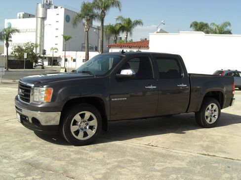 Used 2011 GMC Sierra 1500 SLE w/ Regional Value Package RWD image 3
