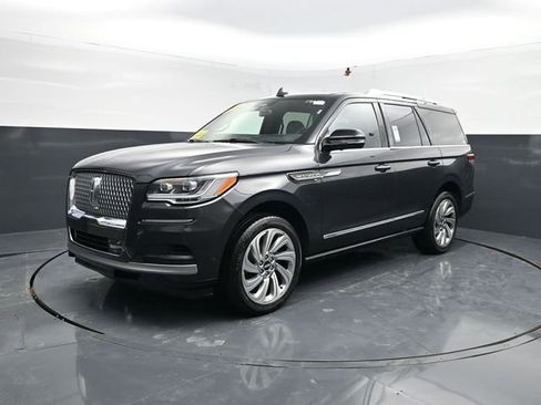 Used 2023 Lincoln Navigator Reserve image 4