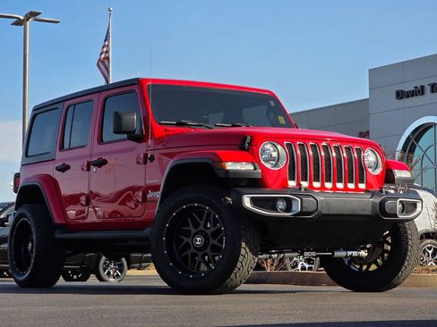 Used 2020 Jeep Wrangler Unlimited Sahara image 35